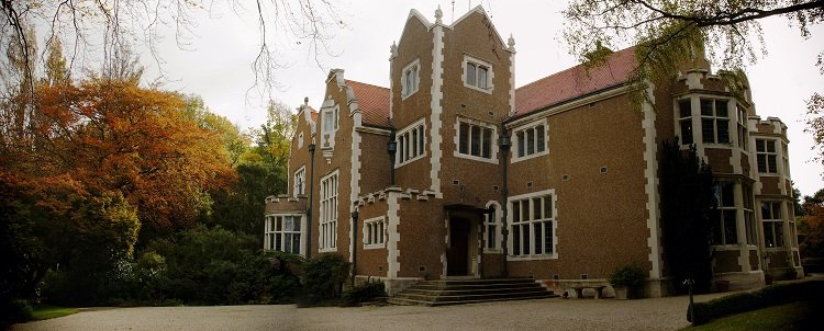 Interior scenes of the royal residence were filmed at the Olveston Historic Home in Dunedin, New Zealand.