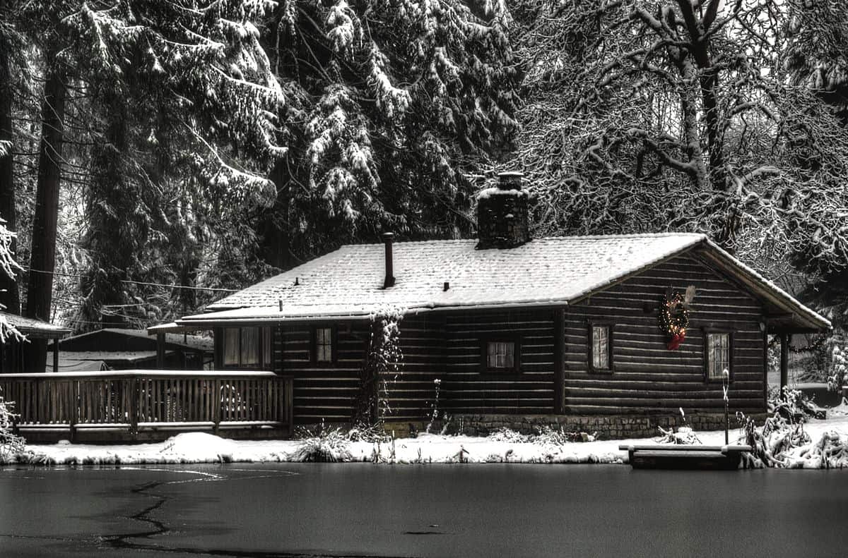 The Virgin River cottage is actually the cabin of the caretaker of Murder Frazer Park in Edgemont Village, near Vancouver.