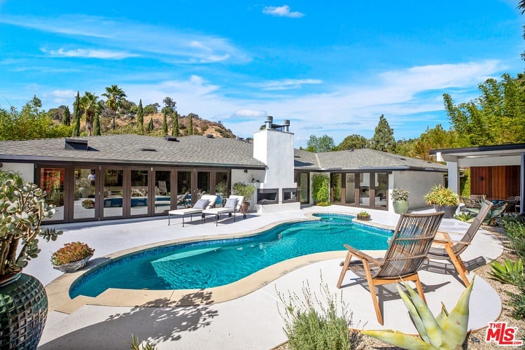 Chrishell Stause's house and pool.