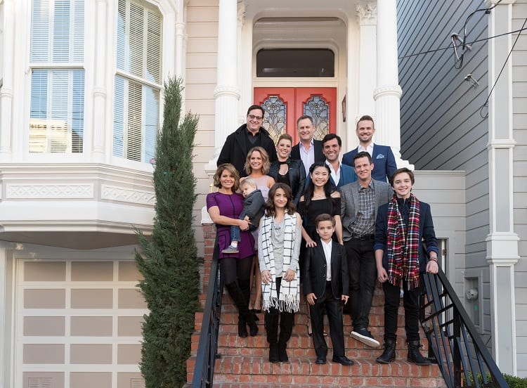 The entire cast of Fuller House pose in front of the home featured on the show in 2017. 