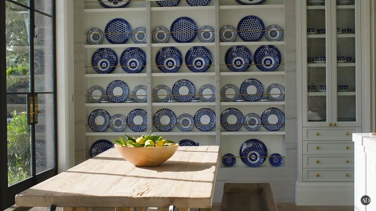 Gwyneth Paltrow's kitchen has a wall to display her plate collection