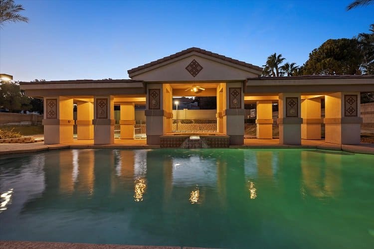 pool and pool house of the house Michael Jackson rented in Las Vegas 