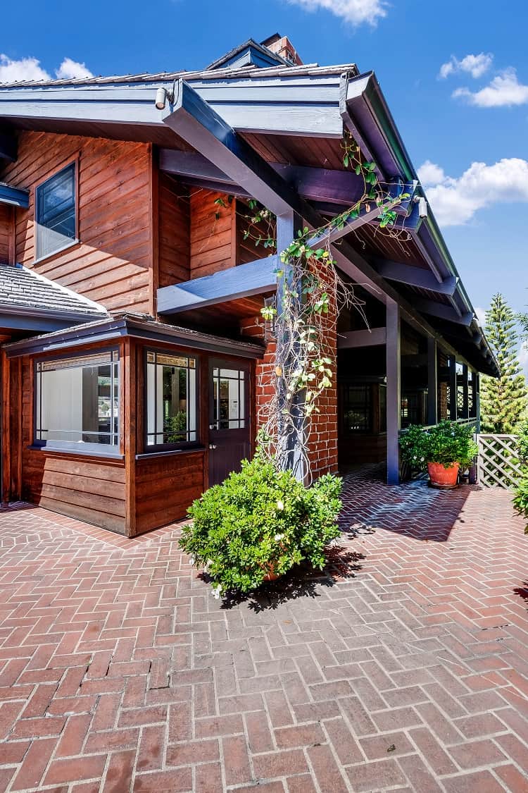 exterior of Brooke Shields' former home in Los Angeles