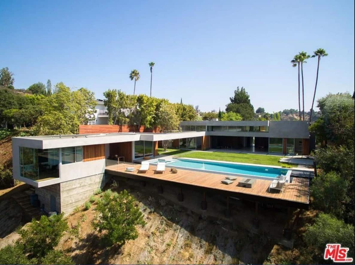 The exterior and pool of Naomi Osaka's house in Beverly Hills