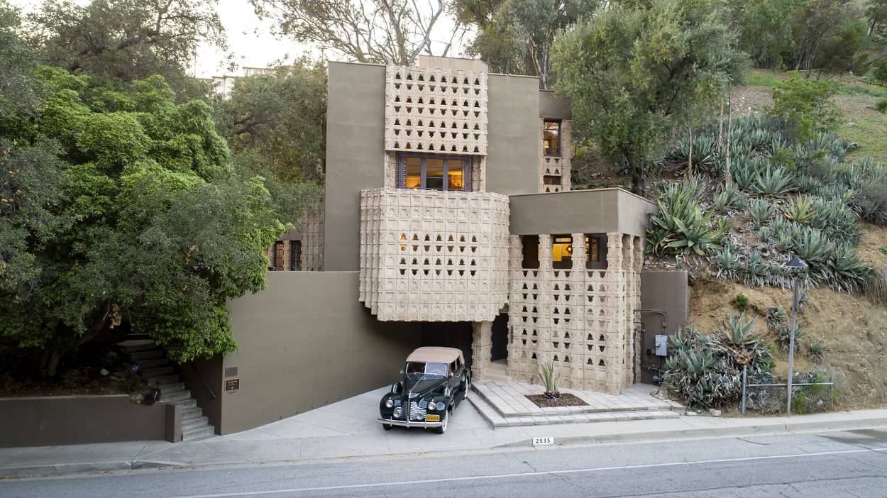 Mayan Revival exterior of Lloyd Wright's Derby House