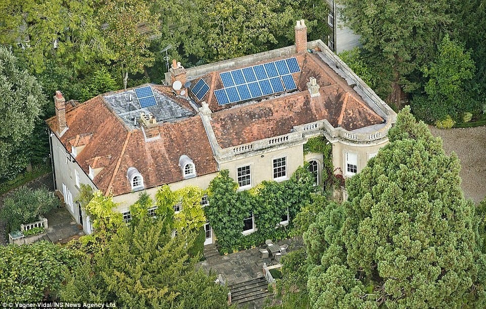 aerial view of George Clooney's house in England