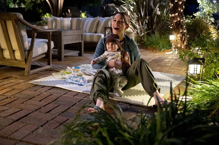 Scene from You, season 3, showing Love with Henry in the backyard of their suburban house in Madre Linda.