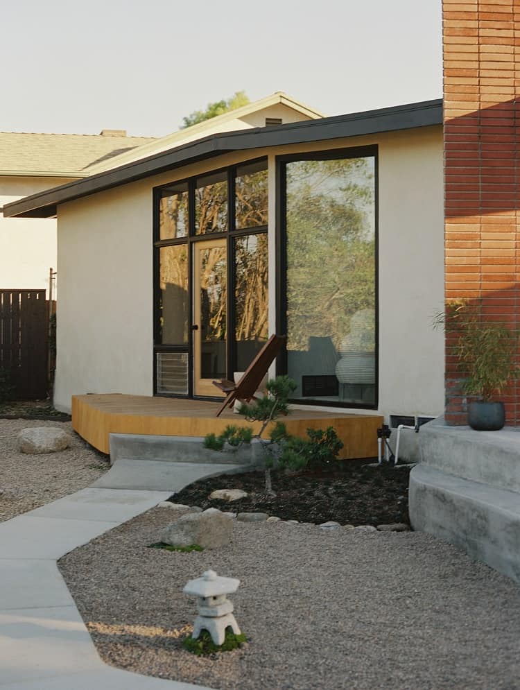 exterior of the mid-century house listed by Kane Lim