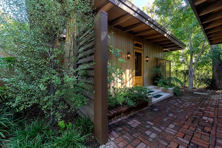 guest house exterior