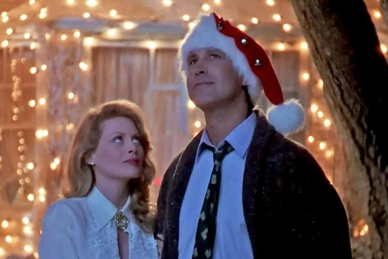 Chevy Chase and Beverly D'Angelo as the Griswolds in front of their house in 'National Lampoon's Christmas Vacation. 