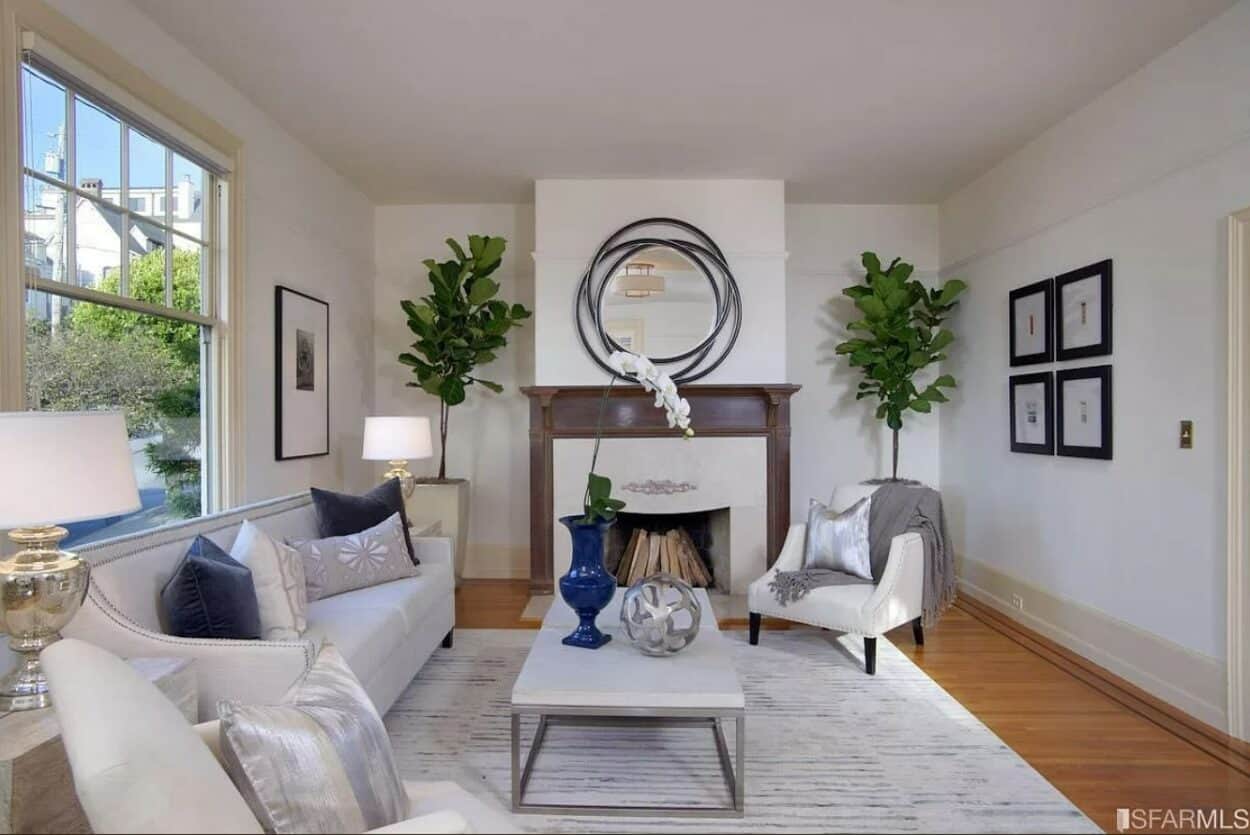 living room with fireplace inside the house from Mrs Doubtfire in San Francisco. 