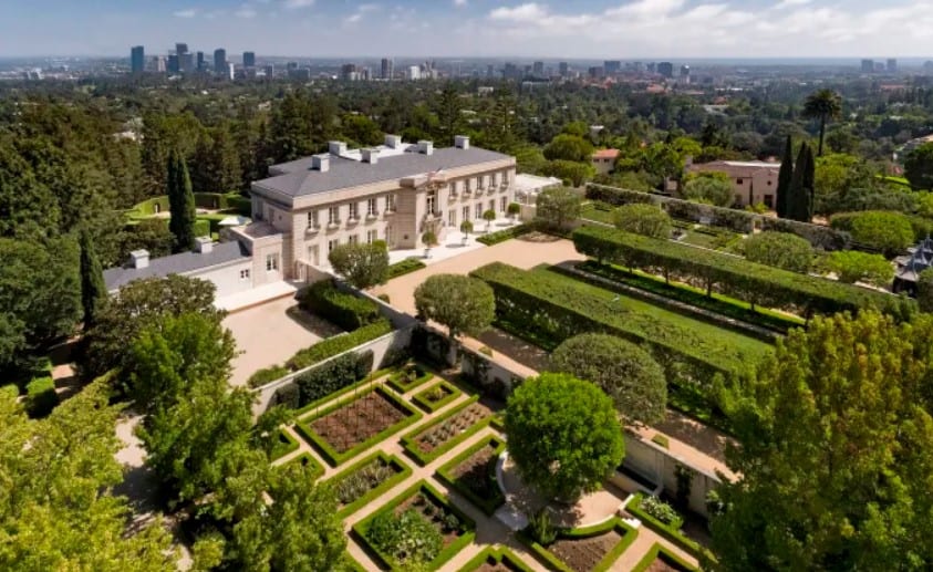 aerial view of Lachlan Murdoch's house, the $150 million Chartwell Estate, famous for its on-screen appearances as the house in The Beverly Hillbilies TV show. 