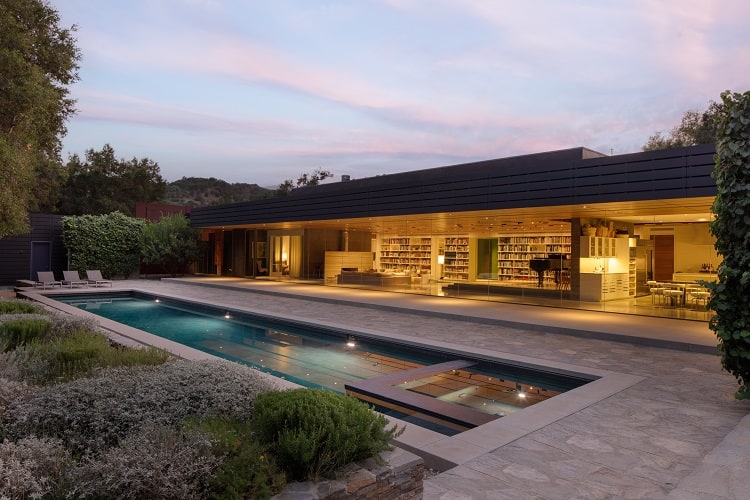 exterior and pool of Scott Johnson's Wall House in Ojai Valley, Calif.