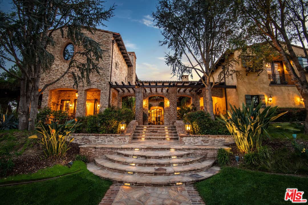 Tuscan-style Villa Serenia in Calabasas, Calif.