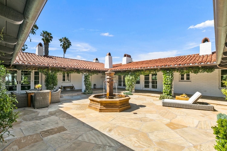 courtyard of the ranch-style celebrity home