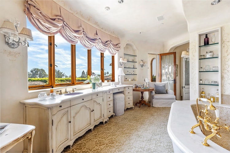 the primary bathroom inside Sugar Ray Leonard's house