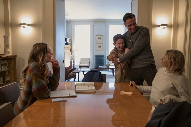 (L to R) Isabel Marie Gravitt as Ellie Brannock, Luke David Blumm as Carter Brannock, Bobby Cannavale as Dean Brannock, Naomi Watts as Nora Brannock in episode 107 of The Watcher. 