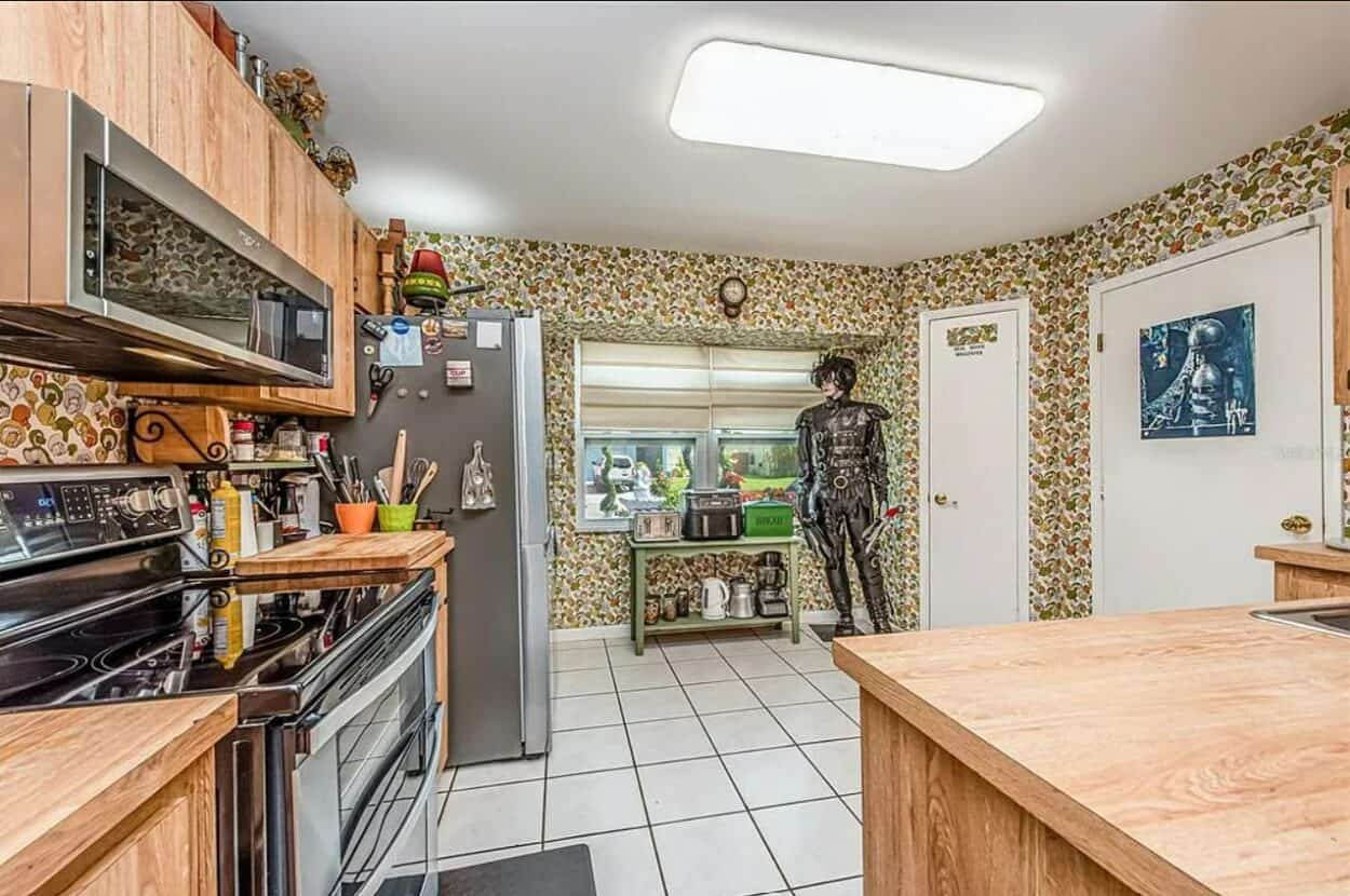 kitchen of the Edward Scissorhands house