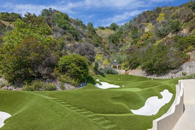 the golf course of Mark Wahlberg house