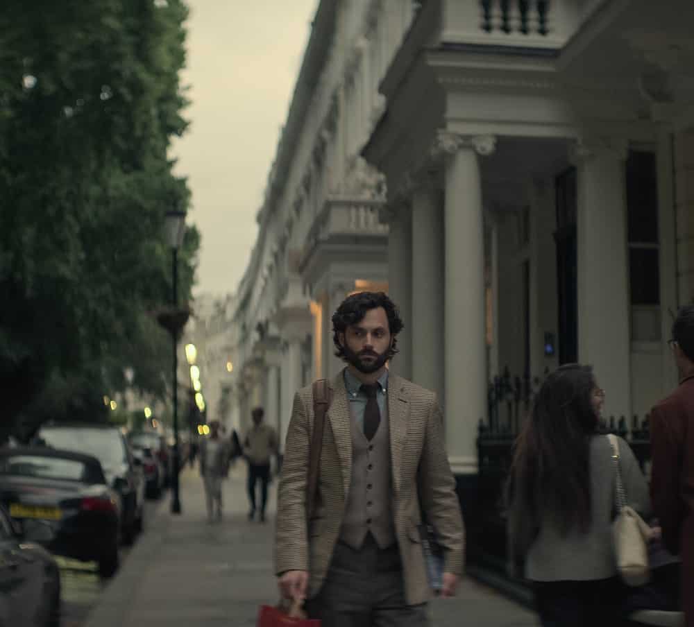 You Season 4 sees Joe Goldberg (Penn Badgley) move to London. Seen here roaming the streets of London