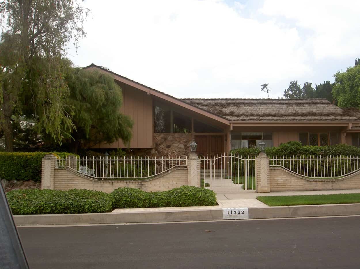 exterior of the real Brady Bunch House in California