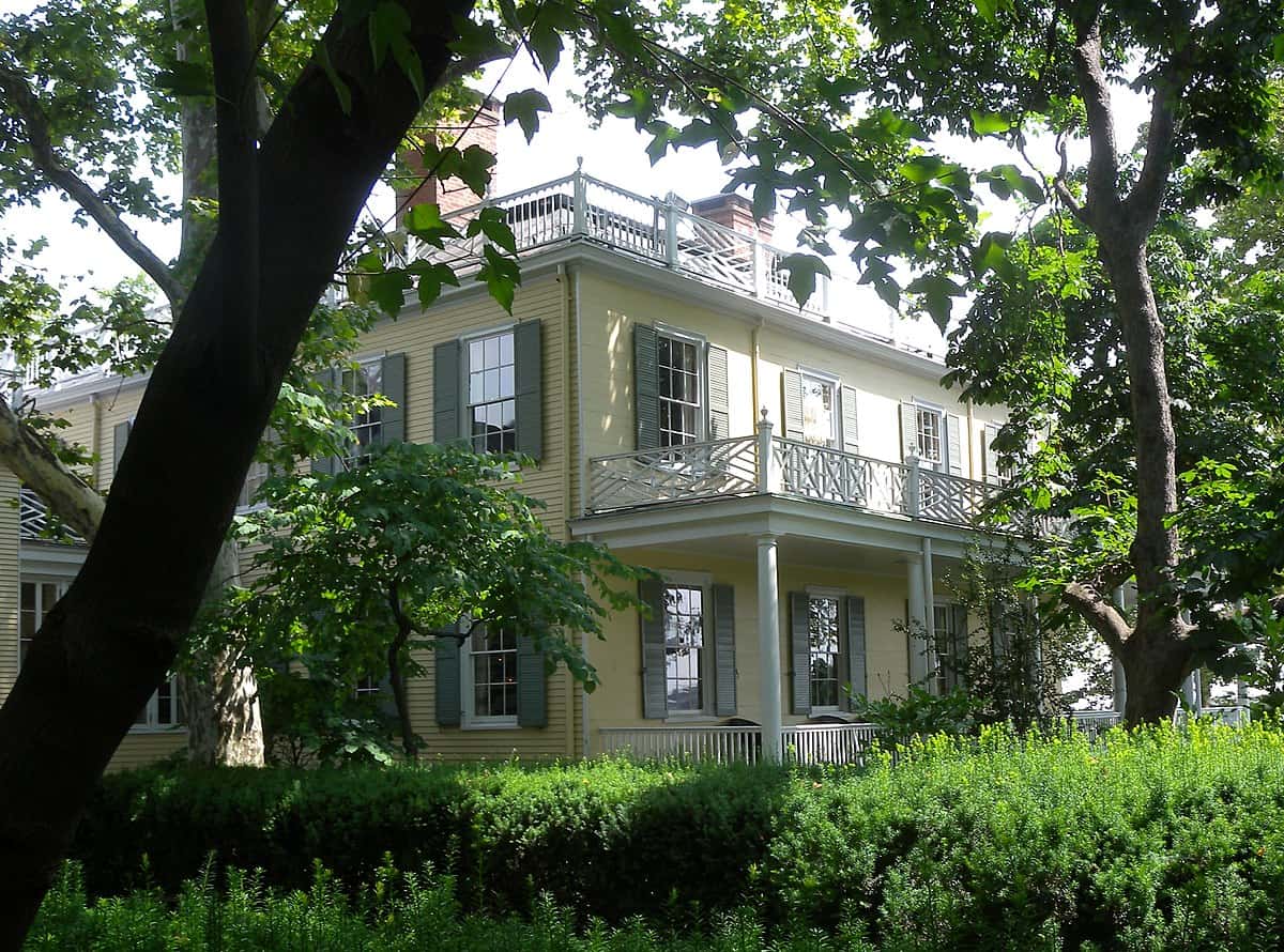 A closer look at Gracie Mansion, the New York City mayor's house.