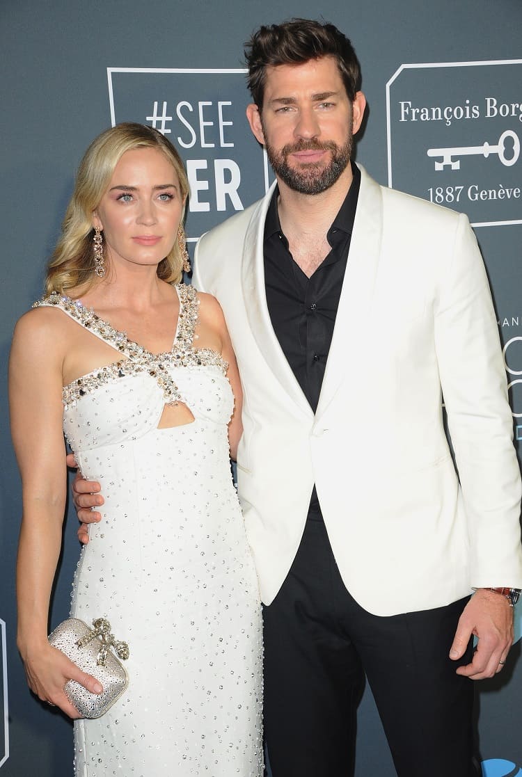 actors Emily Blunt and John Krasinski on the red carpet. 