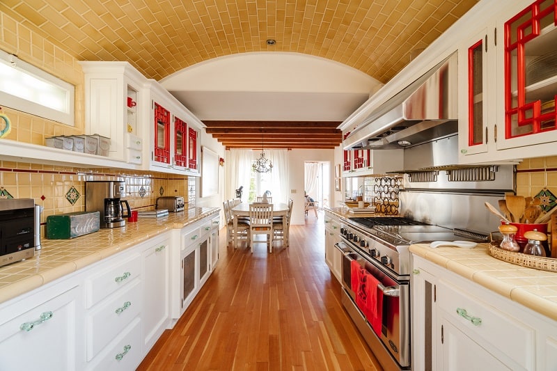 kitchen with barrel-vaulted tile ceiling