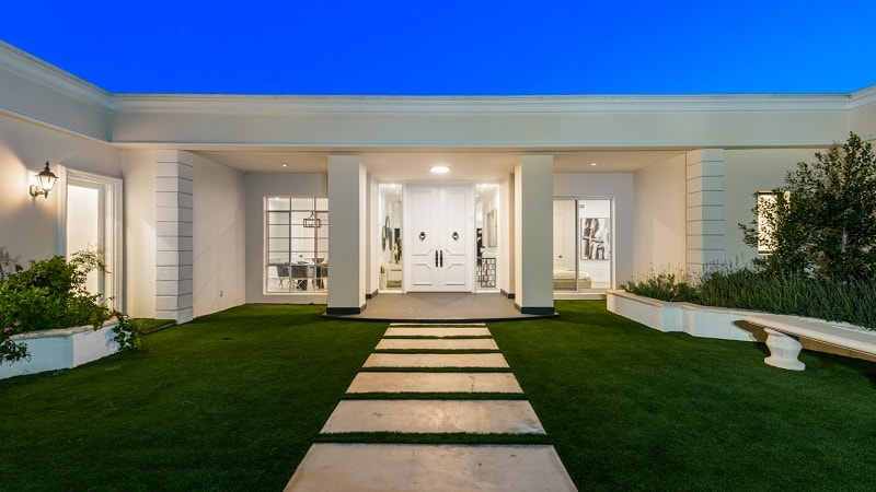 path leading to the entrance of the one-story house