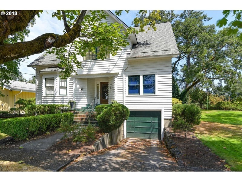 St. Helens, Oregon home with white shingle exterior and green garage door that played the part of Bella Swan's house in Twilight