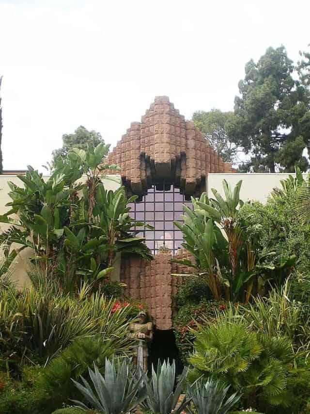 The Sowden House in Los Feliz: 7 interesting & spine-chilling facts