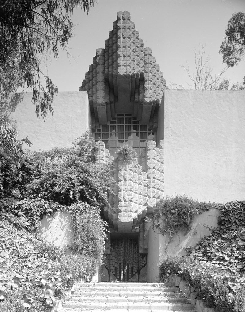 The Sowden House, pictured in a 1940 black-and-white Historical American Buildings Survey photograph. 