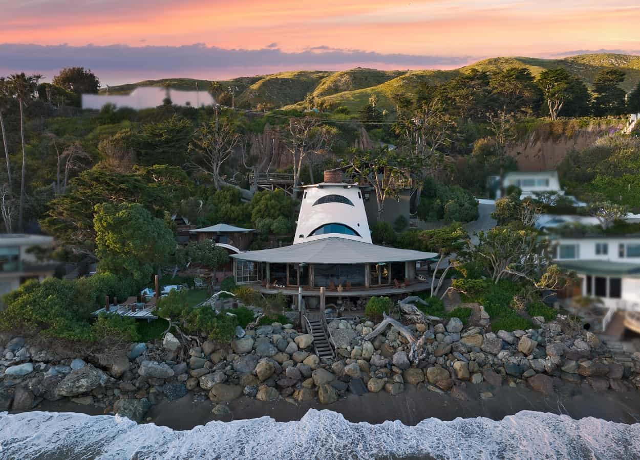 Aerial view of Harry Gesner's house in Malibu, Sandcastle. Photo credit: Mike Helfrich courtesy of Compass