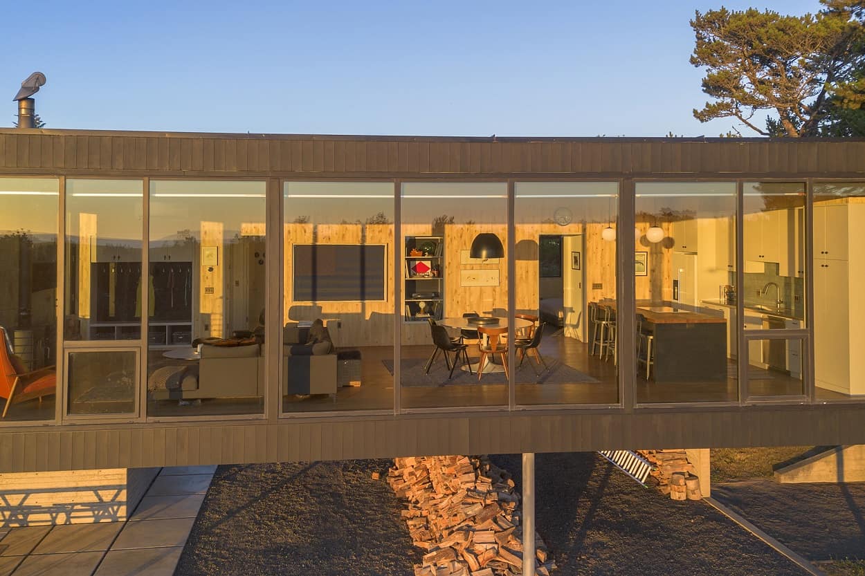 A modern beach house in Surf Pines, Oregon. Photo credit: Don Frank Photography