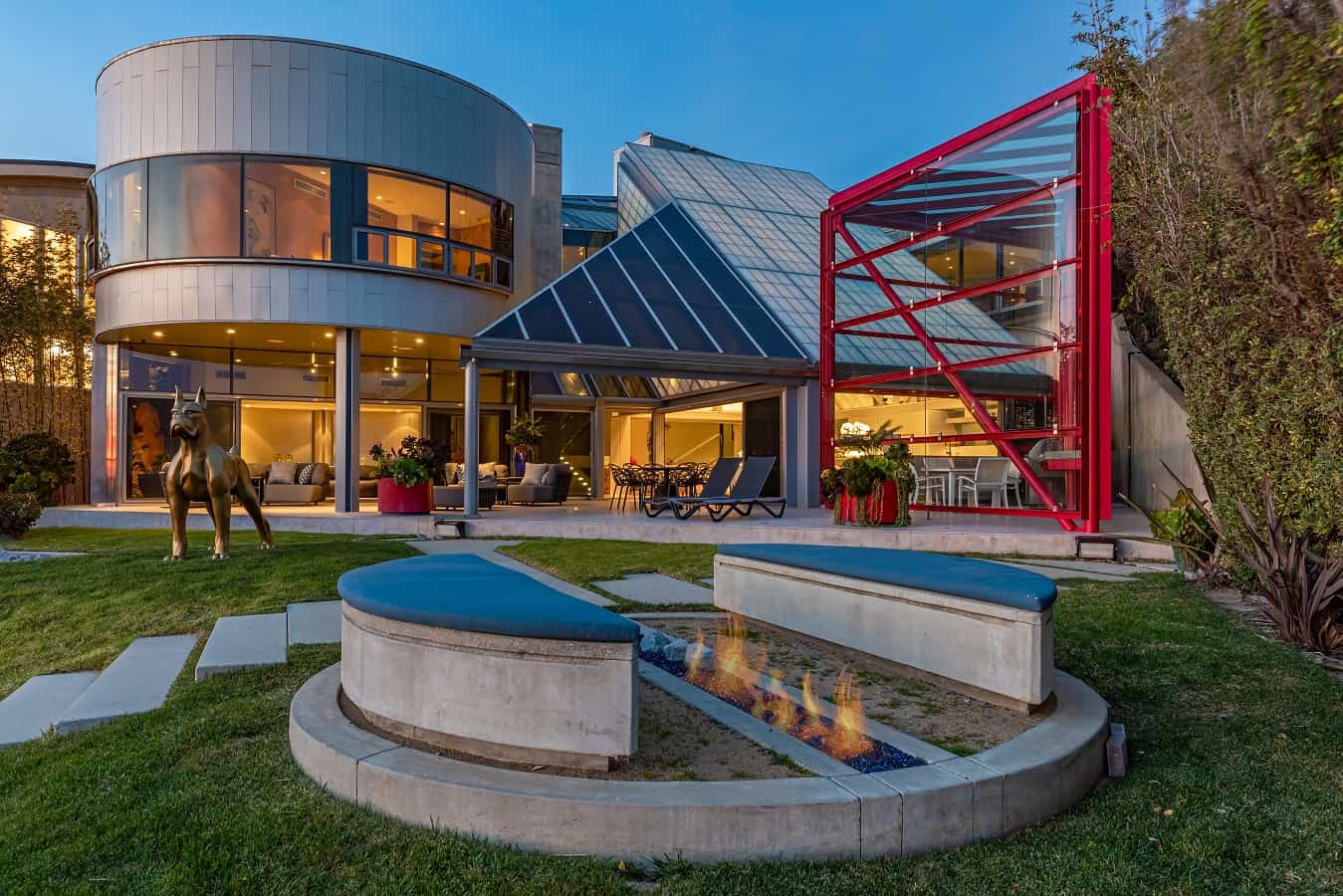 Architecturally distinct house in Malibu designed by Ed Niles. Photo credit: Simon Berlyn courtesy of Compass