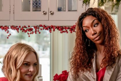 heather-graham-and-brandy-in-best-christmas-ever