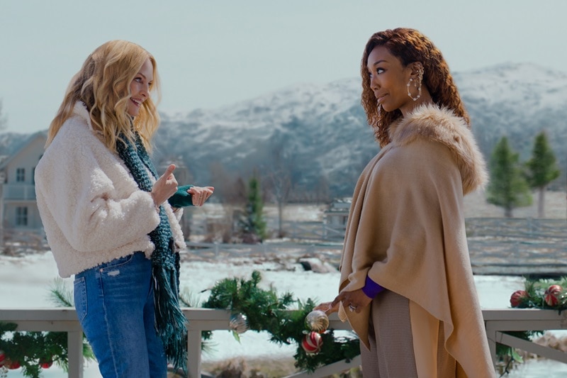 (L to R) Heather Graham as Charlotte, Brandy Norwood as Jackie in Best. Christmas. Ever! Photo credit: Scott Everett White/Netflix © 2023.