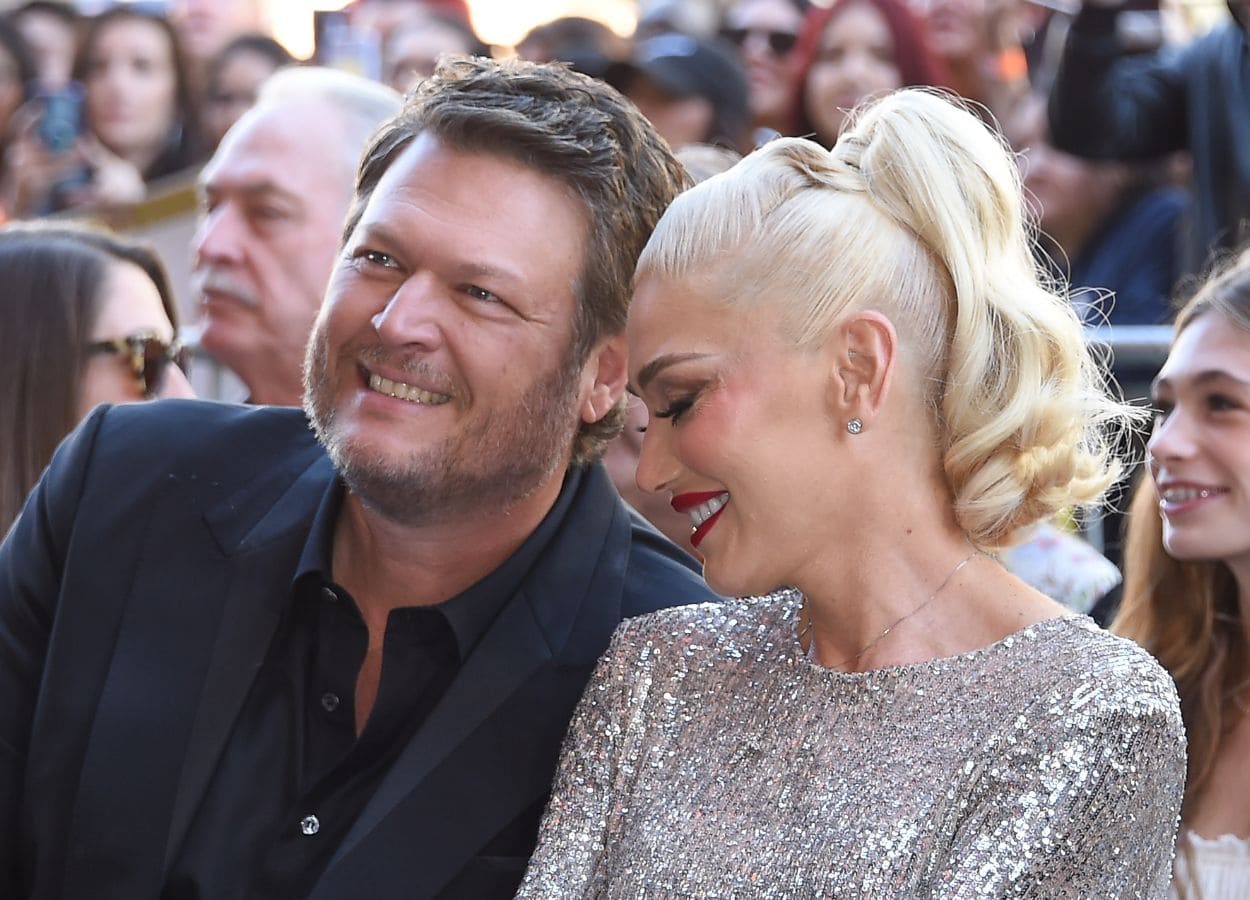 Blake Shelton and Gwen Stefani in a loving pose. Photo credit: DFree / Shutterstock