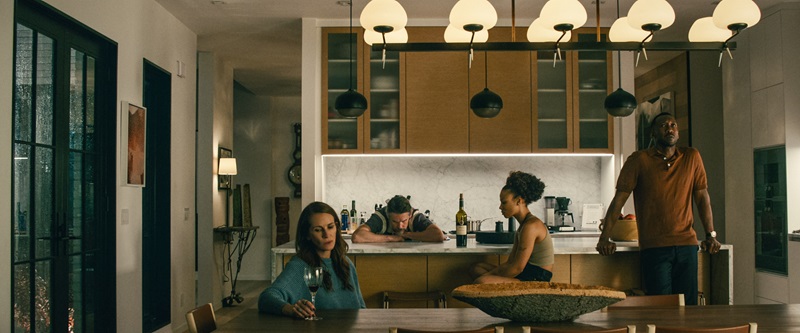 Julia Roberts as Amanda, Ethan Hawke as Clay, Myha’la as Ruth and Mahershala Ali as G.H. inside the Leave The World Behind Airbnb. Photo Courtesy of NETFLIX