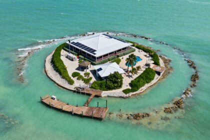 East Sister Rock Island, a miniature private island in the heart of the Florida Keys, listed for $16.5 million. Photo credit: Maximilian Martins of VIDEOMAXMIAMI