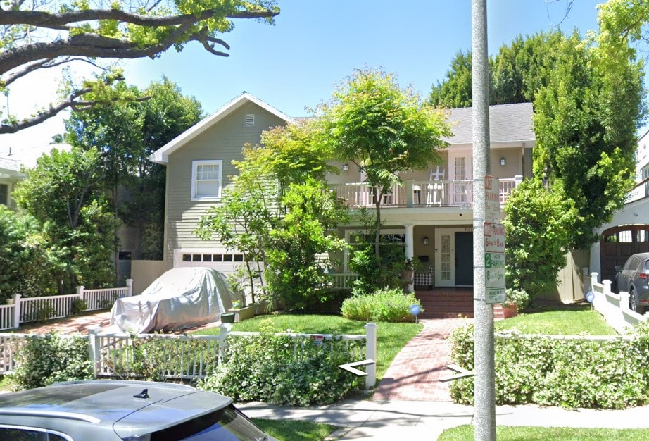 The exterior of Ally and Ivy's house in American Horror Story: Cult. Photo credit: Google Streetview