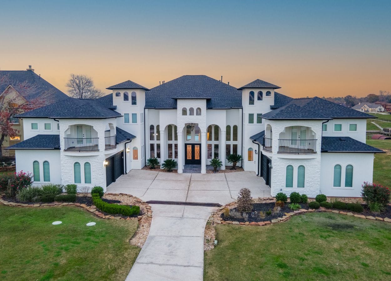 A stately house in Montgomery, TX next to Lake Conroe. Photo credit: Jerzy Carranza, Arresting Motion