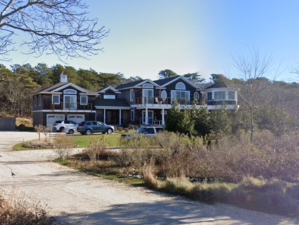 The property used in Summer House, Season 1, a 4,500-square-foot, four-bedroom house in Amagansett, New York. Photo credit: Google Maps 