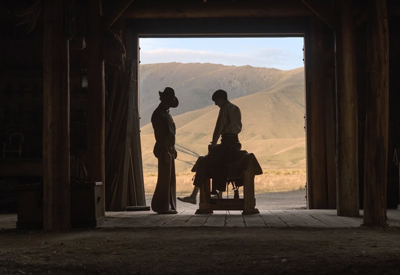THE POWER OF THE DOG (L to R): BENEDICT CUMBERBATCH as PHIL BURBANK, KODI SMIT-McPHEE as PETER in THE POWER OF THE DOG.