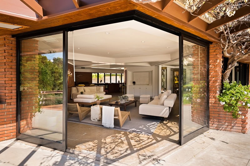 Diane Keaton’s charming Lloyd Wright-designed midcentury home in Pacific Palisades asks $12.8M