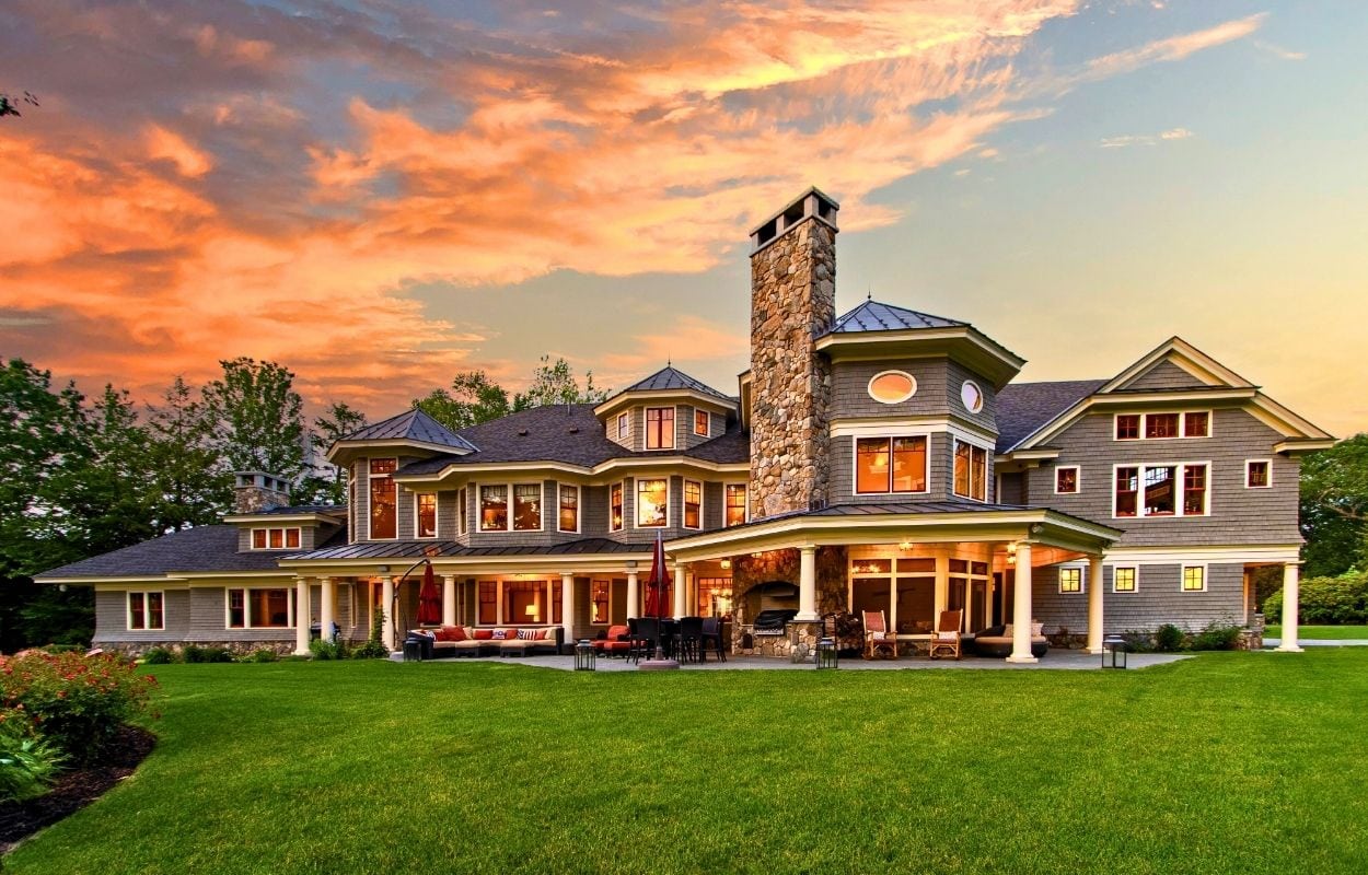 The ultimate Lake Winnipesaukee compound asks M