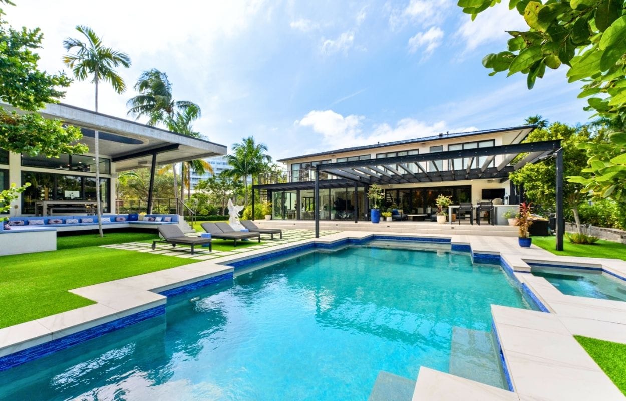 Music producer lists M Miami Beach home with recording studio