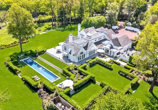 This $8.3M Long Island estate was designed by the architect behind 15 Central Park West