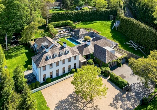 This 222-year-old Greenwich estate is surprisingly modern (and genuinely fun)