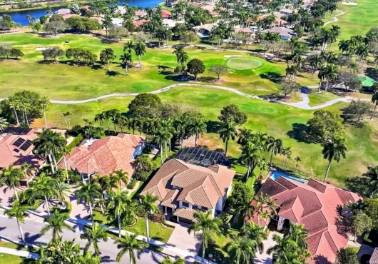 Move-in-ready golf-course home in Weston Hills leans fully into easy Florida living